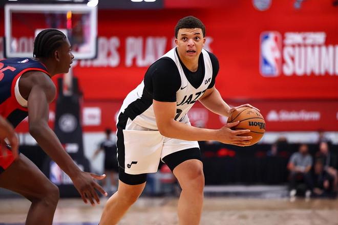 集结日体能课后，犹他爵士官宣签约备战CBA季后赛，球迷炸锅，赛季目标并未改变(cba全力以赴官网)