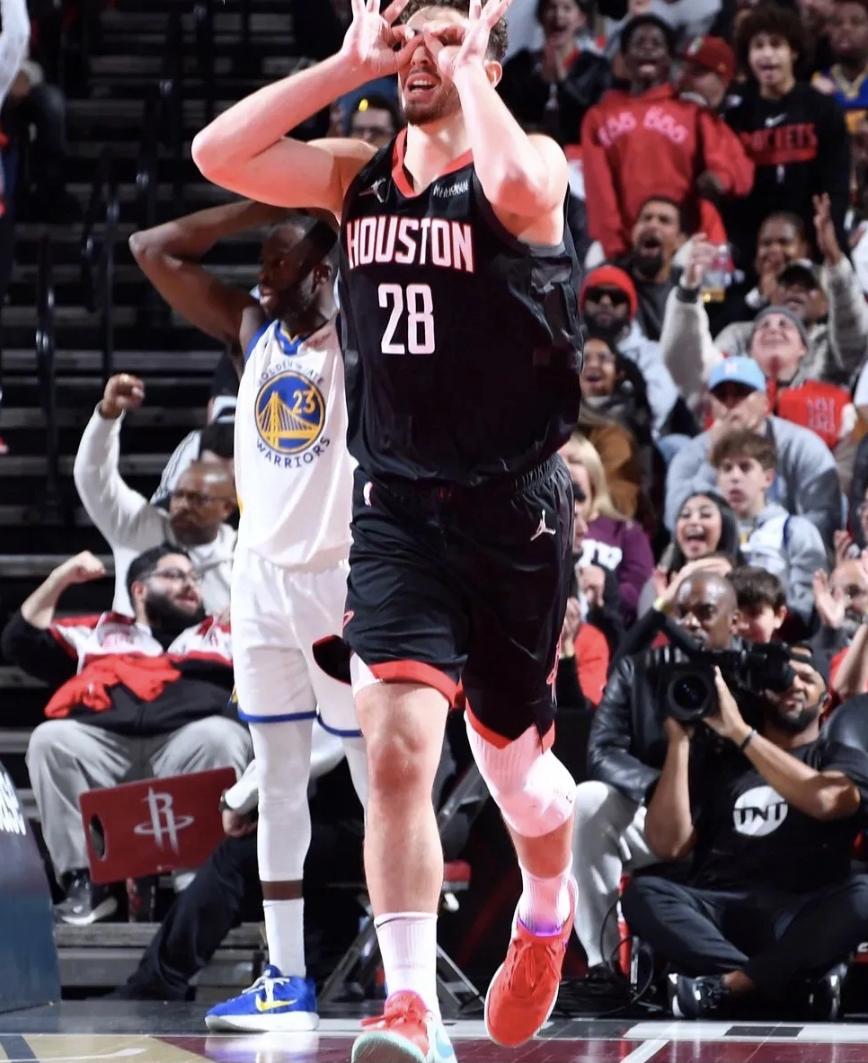 俄克拉荷马雷霆迎欧联关键赛，赛后绝杀压哨，底气十足，更衣室氛围转暖(库里绝杀雷霆虎扑赛后)