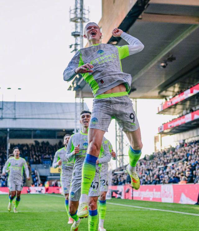 社区盾国际比赛日再迎强敌;曼城远射贴柱;主帅态度——压力陡增;轮换策略成焦点的简单介绍 社区盾国际比赛日再迎强敌;曼城远射贴柱;主帅态度——压力陡增;轮换策略成焦点的简单介绍